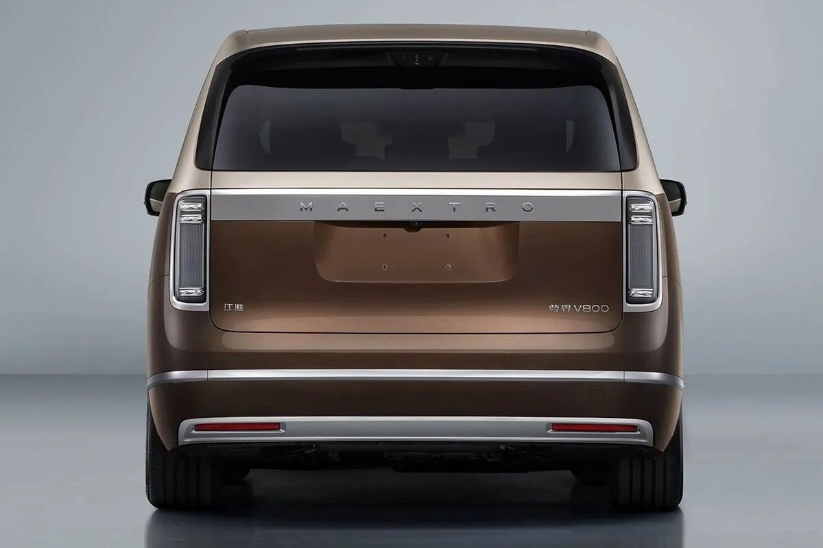 HIMA Maextro V800 2026 — экстерьер, rear studio, рынок China pre-sale/reference