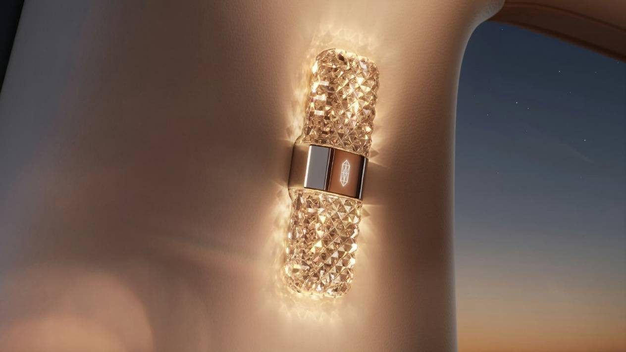 HIMA Maextro V800 2026 — интерьер, ambient light detail, рынок internal_mvp