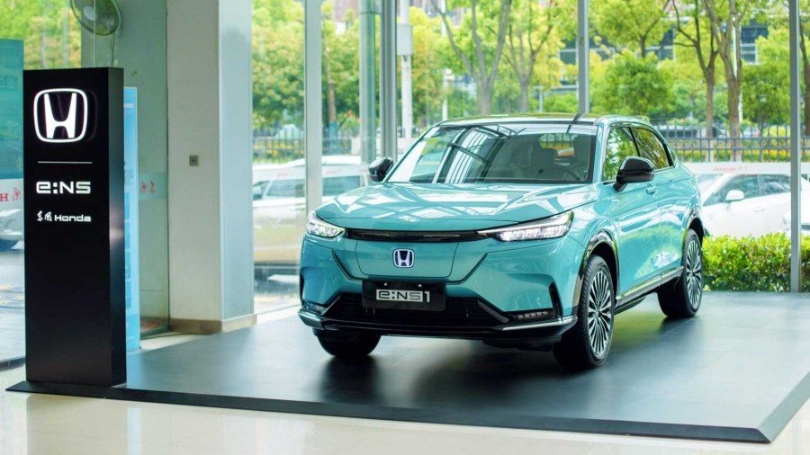 Honda e:NP1 / e:NS1 China 2022 — экстерьер, вид спереди 3/4, рынок internal_mvp