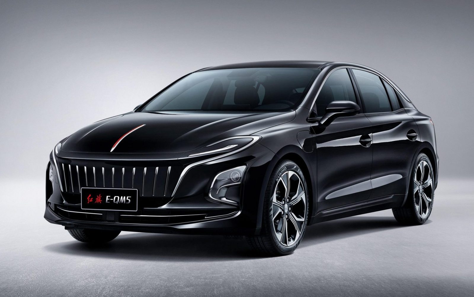 Hongqi E-QM5 2021 — главное фото модели, экстерьер, вид спереди 3/4, рынок internal_mvp
