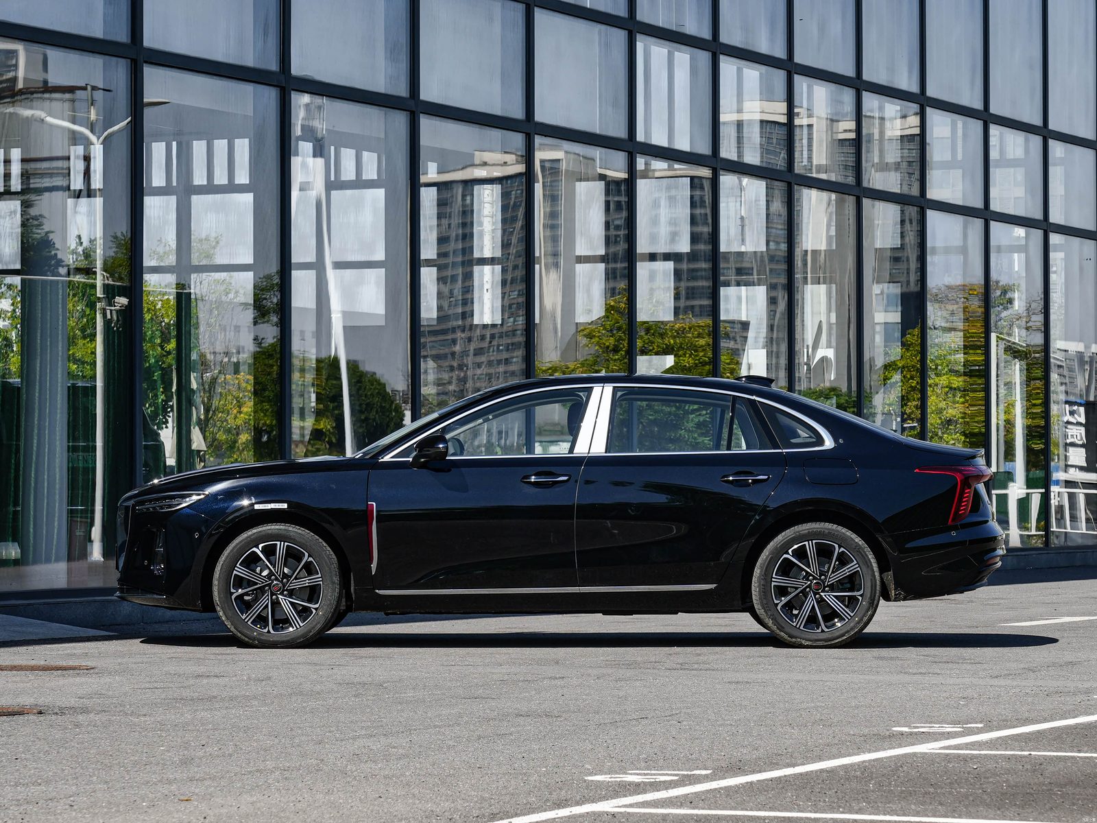 Hongqi H5 PHEV 2026 — экстерьер, вид сбоку, рынок China