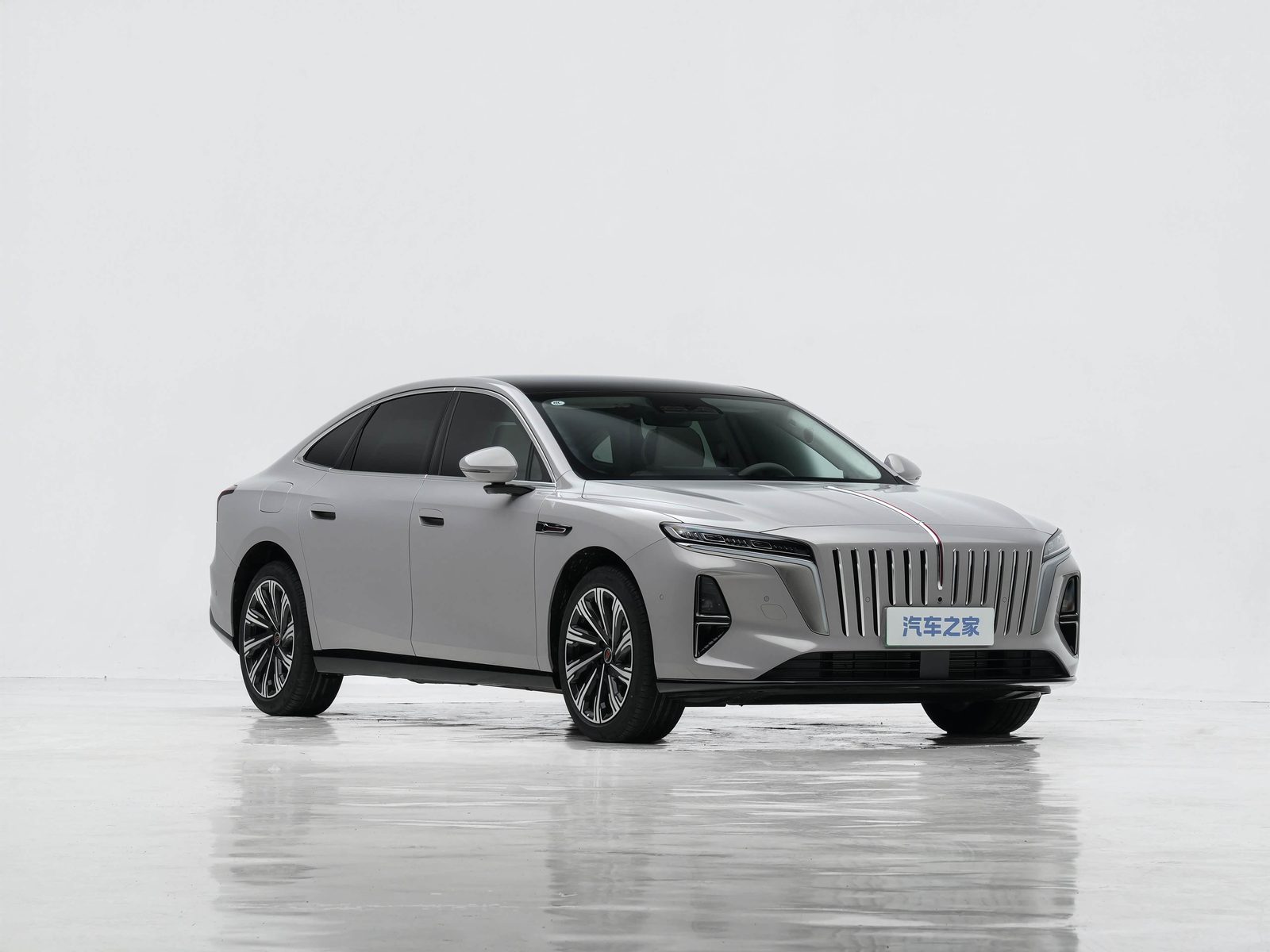 Hongqi H7 PHEV 2026 — экстерьер, вид спереди 3/4, рынок China 2026 retail reference