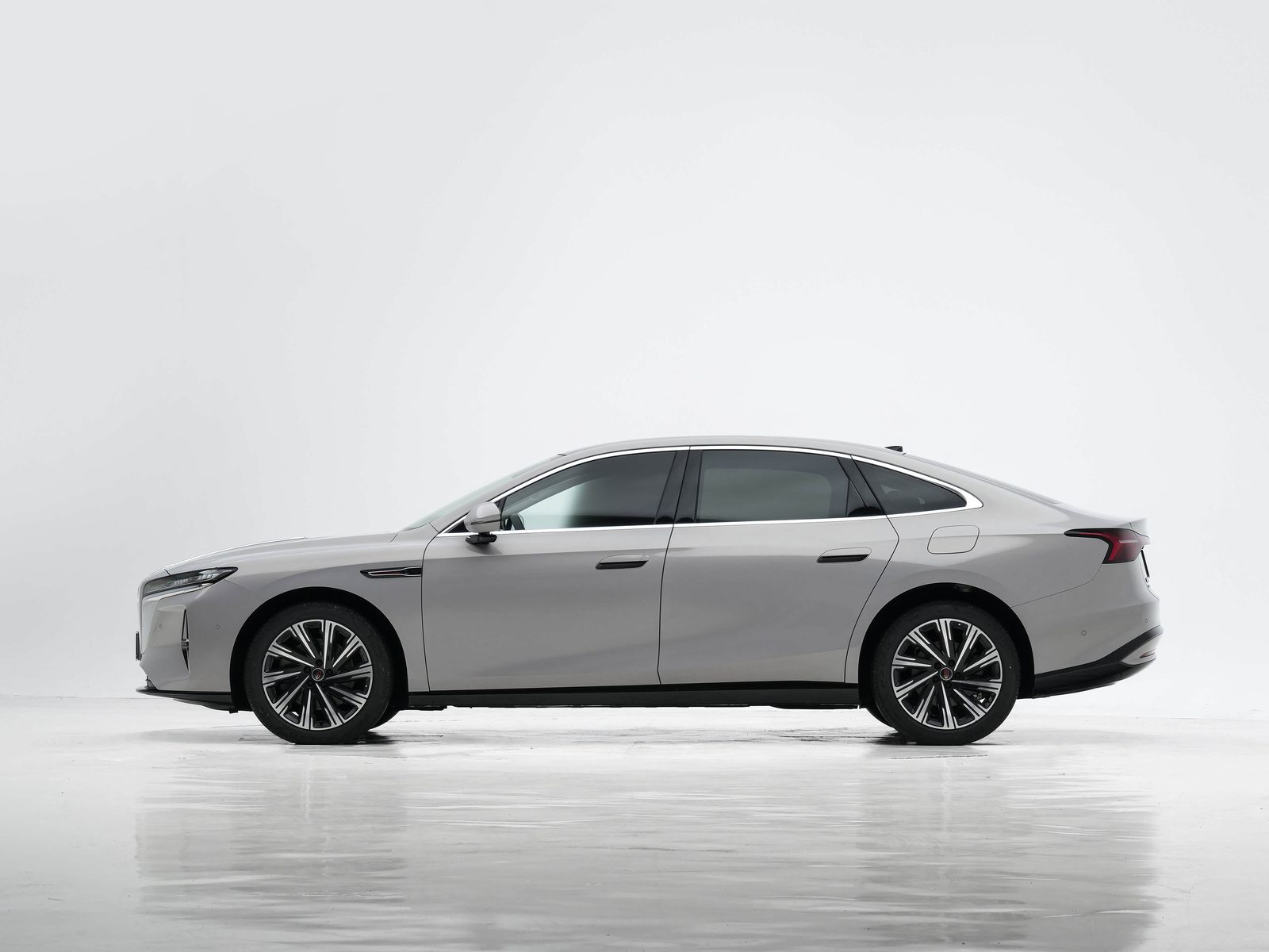 Hongqi H7 PHEV 2026 — экстерьер, side profile, рынок China 2026 retail reference