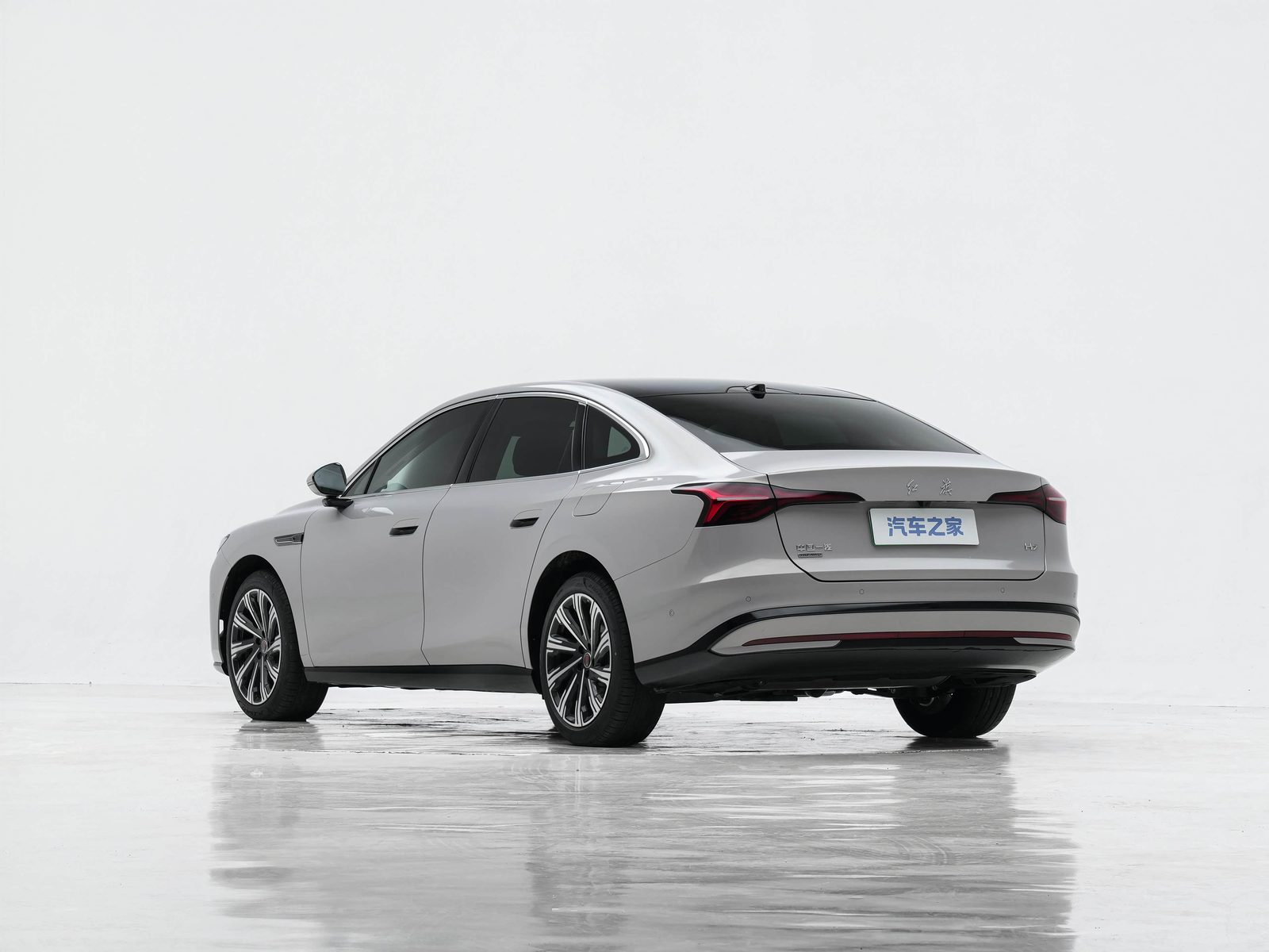 Hongqi H7 PHEV 2026 — экстерьер, вид сзади 3/4, рынок China 2026 retail reference