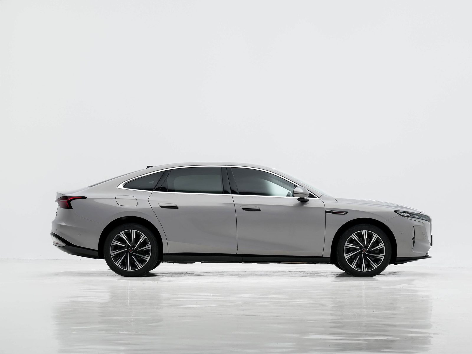 Hongqi H7 PHEV 2026 — экстерьер, side profile, рынок China 2026 retail reference