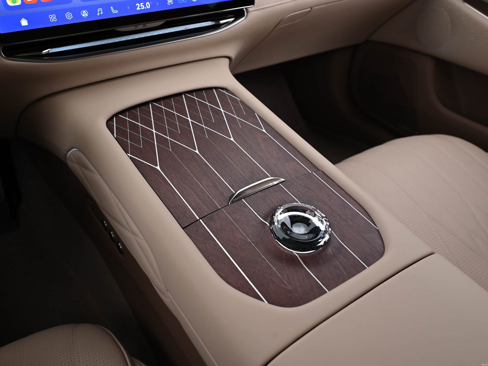 Hongqi H9 PHEV (new generation) 2026 — интерьер, center console, рынок China