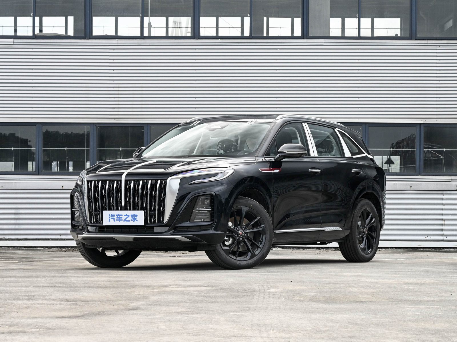 Hongqi HS3 PHEV 2026 — главное фото модели, экстерьер, вид спереди 3/4, рынок China