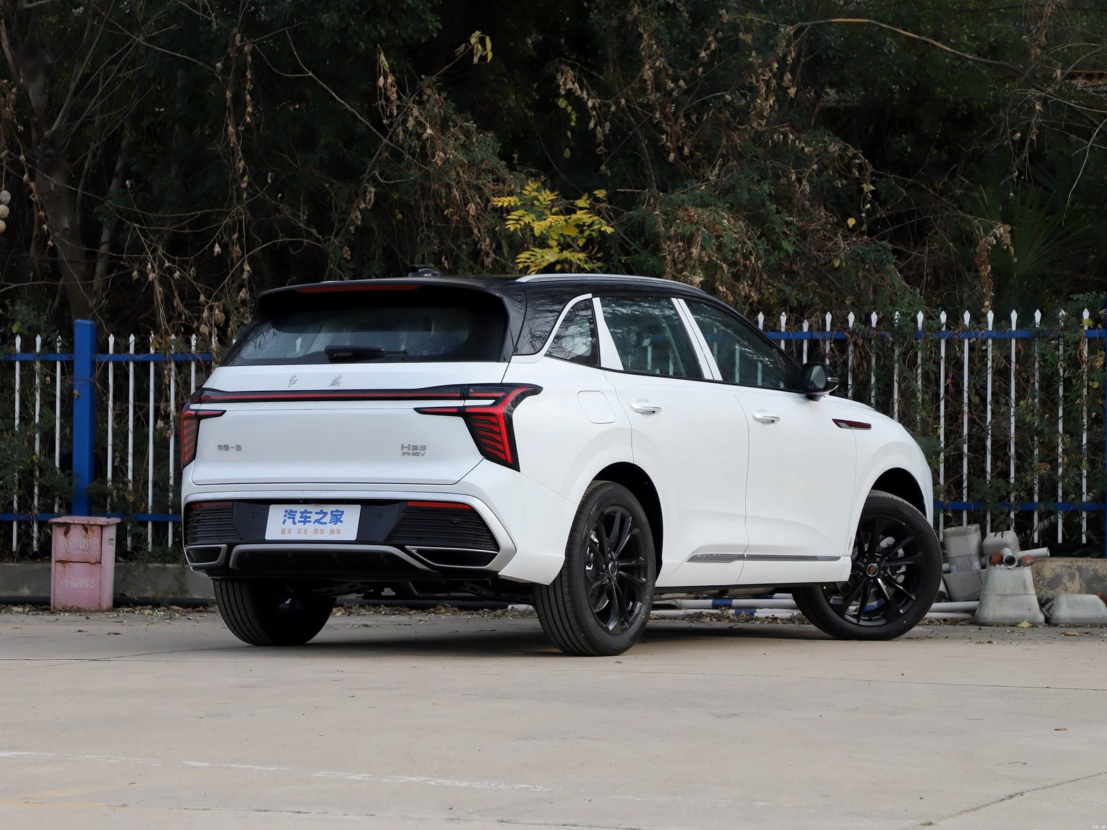 Hongqi HS3 PHEV 2025 — экстерьер, вид сзади 3/4, рынок China