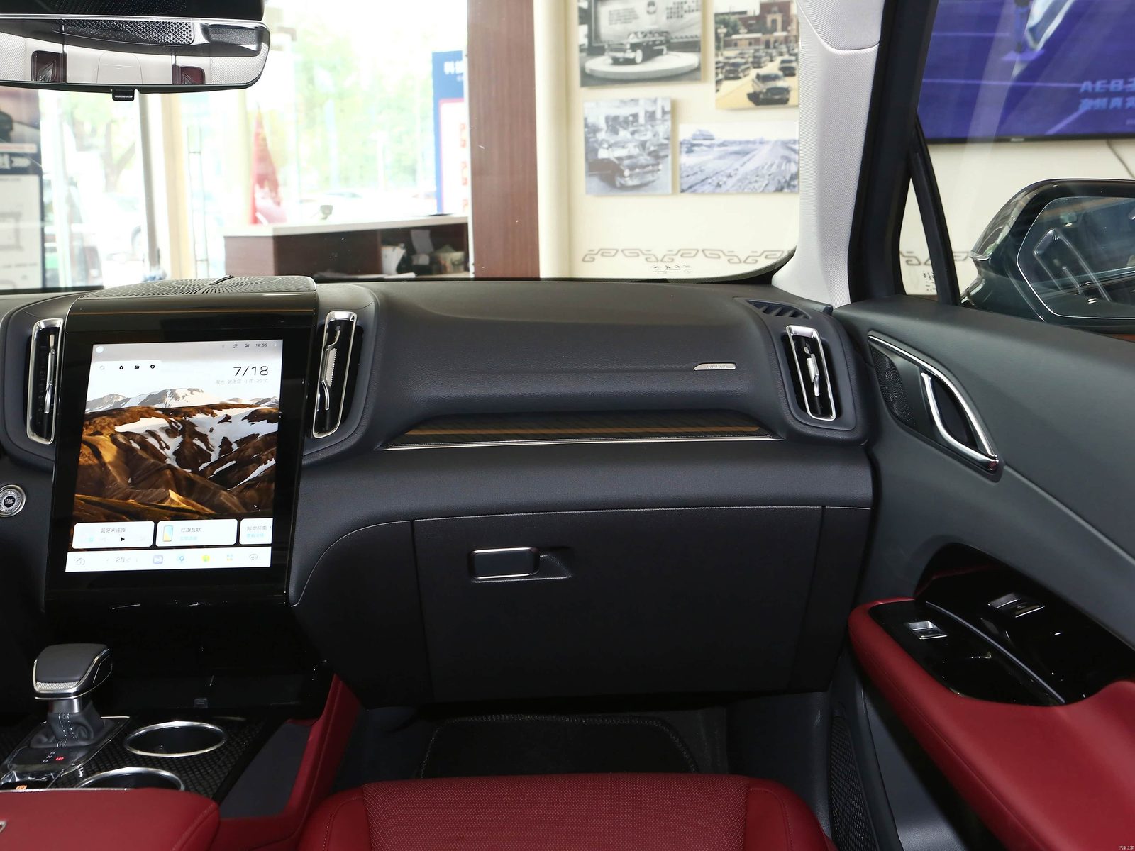 Hongqi HS3 PHEV 2026 — интерьер, center console, рынок China