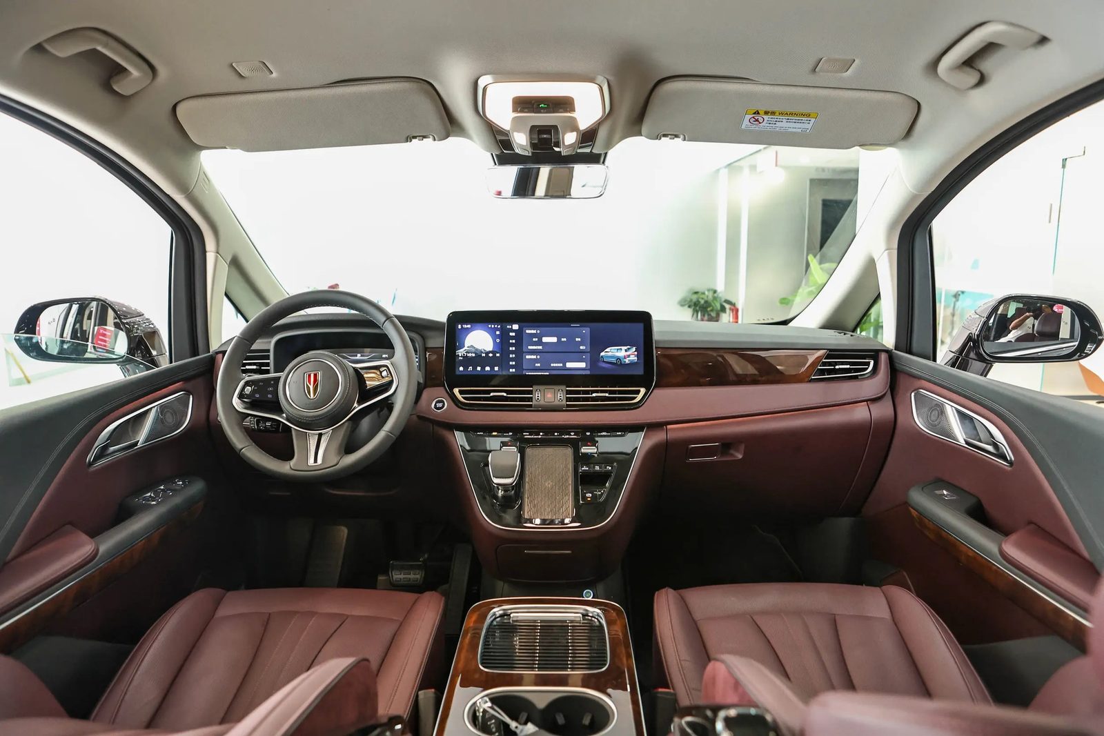 Hongqi HQ9 PHEV 2026 — главное фото модели, интерьер, передняя панель, рынок internal_mvp