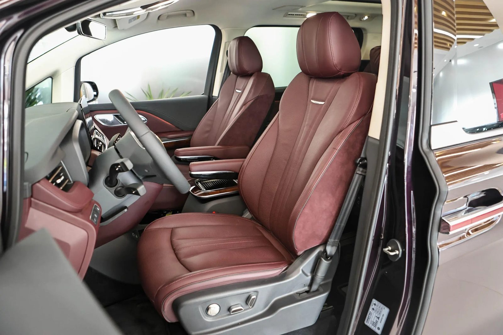 Hongqi HQ9 PHEV 2026 — интерьер, передние сиденья, рынок internal_mvp