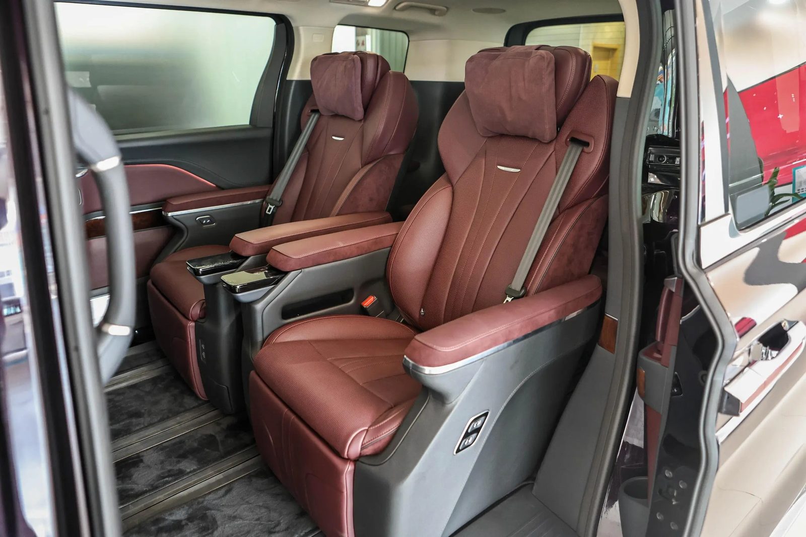 Hongqi HQ9 PHEV 2026 — интерьер, второй ряд сидений, рынок internal_mvp
