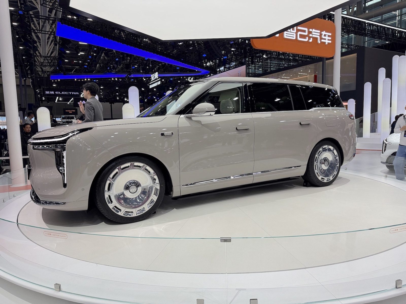IM Motors LS9 2025 — экстерьер, вид сбоку, рынок internal_mvp