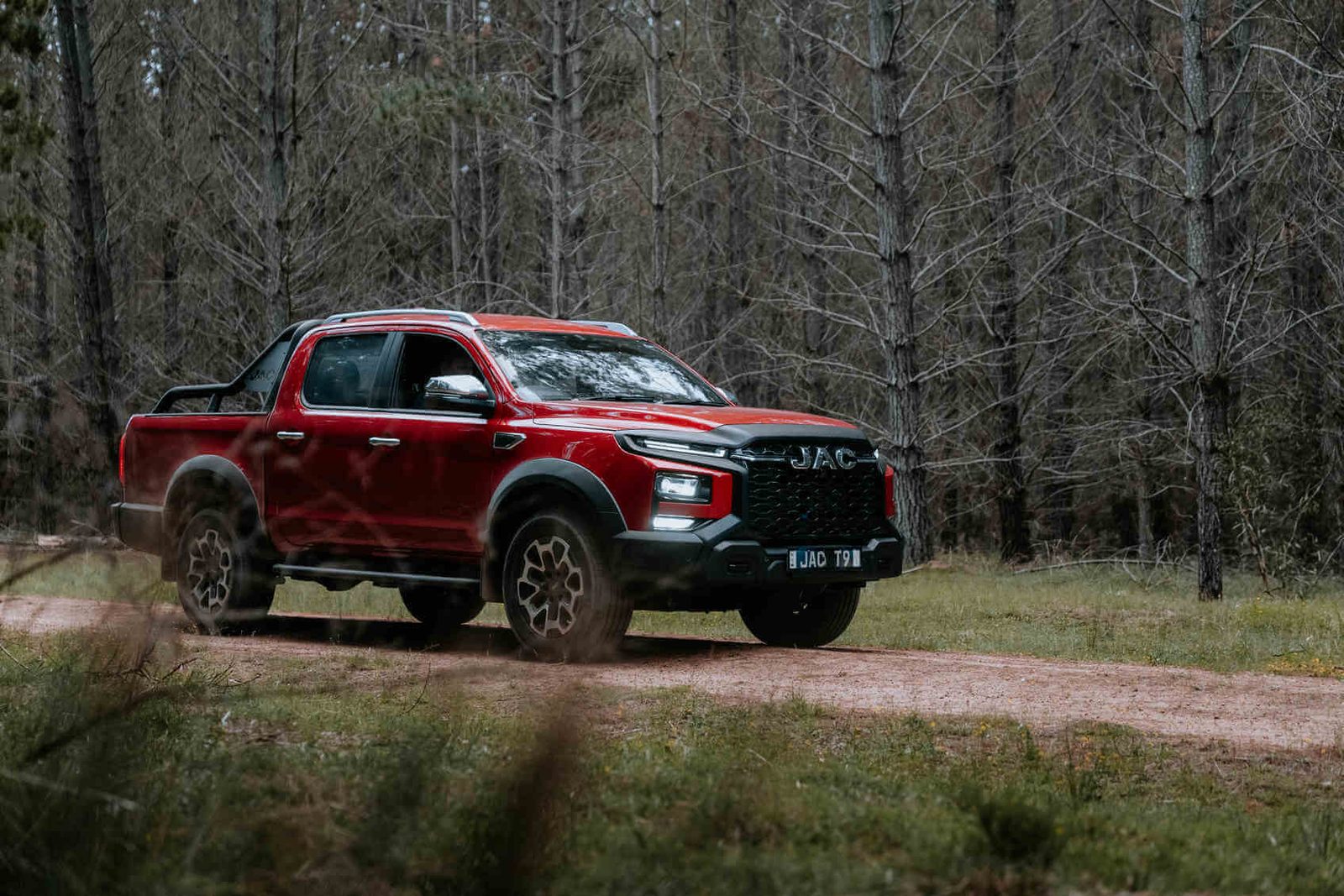 JAC Pickup Hantu PHEV / Hunter PHEV 2025 — экстерьер, front 3q road platform, рынок China / export official