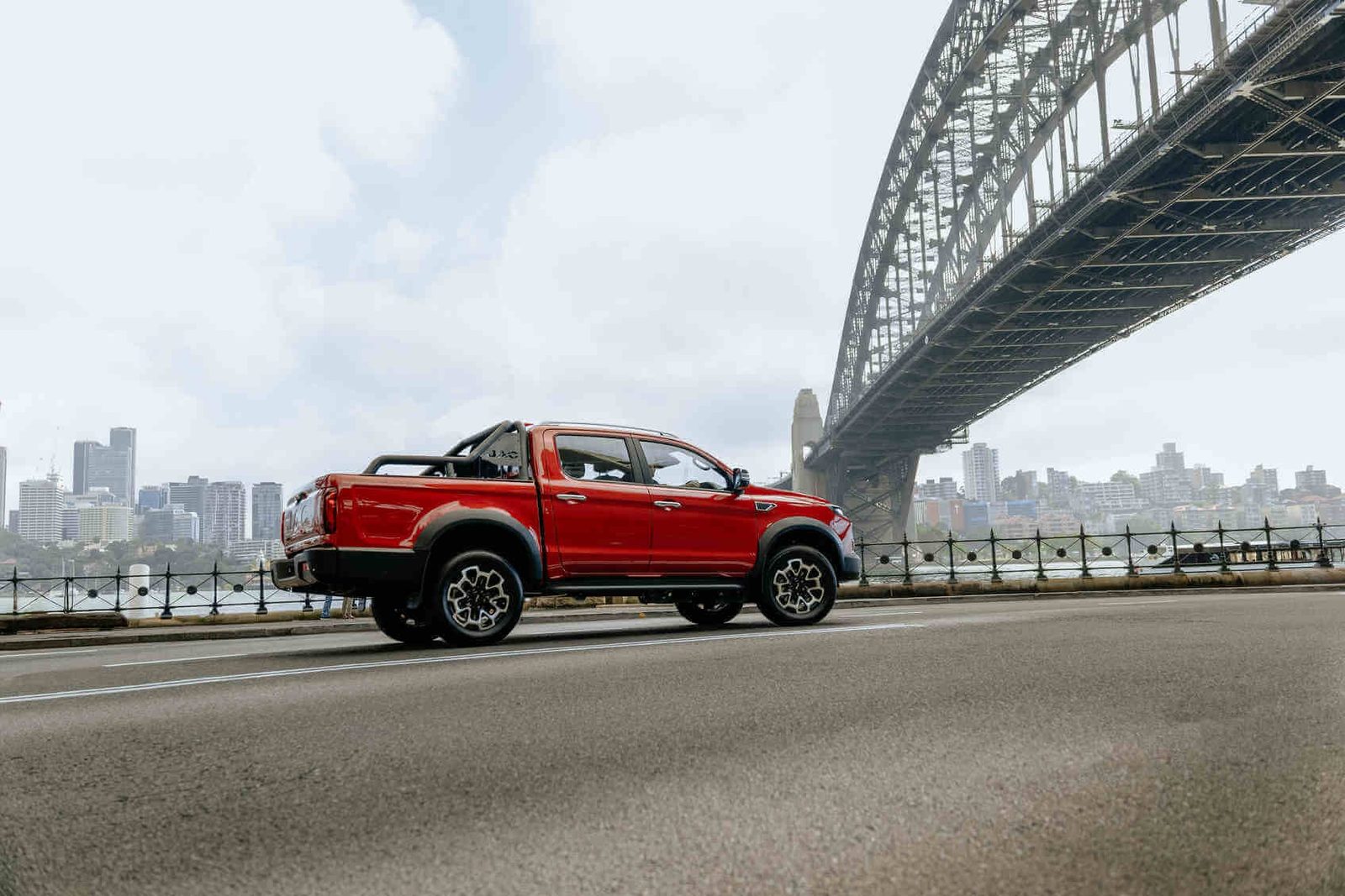 JAC Pickup Hantu PHEV / Hunter PHEV 2025 — экстерьер, side profile bridge, рынок China / export official