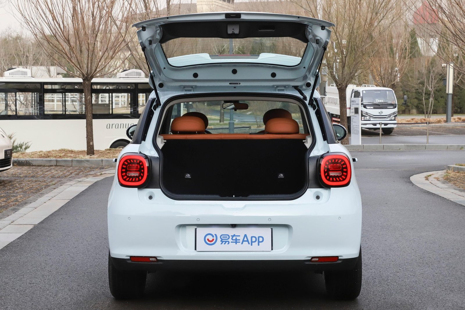 JAC / Yiwei 3 2025 — экстерьер, rear open tailgate, рынок China / export reference