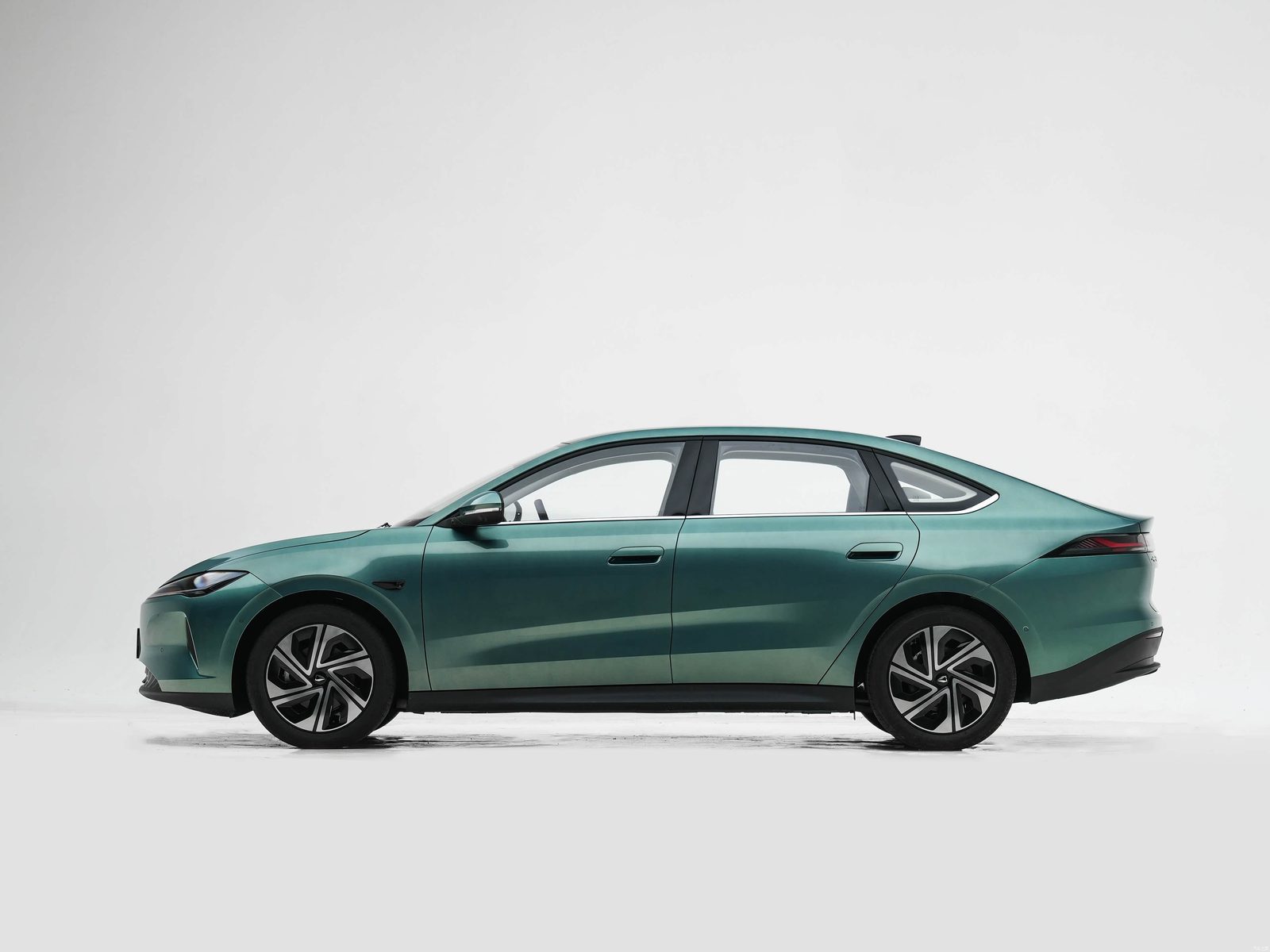 Jetta M6 EV 2026 — экстерьер, вид сбоку, рынок China