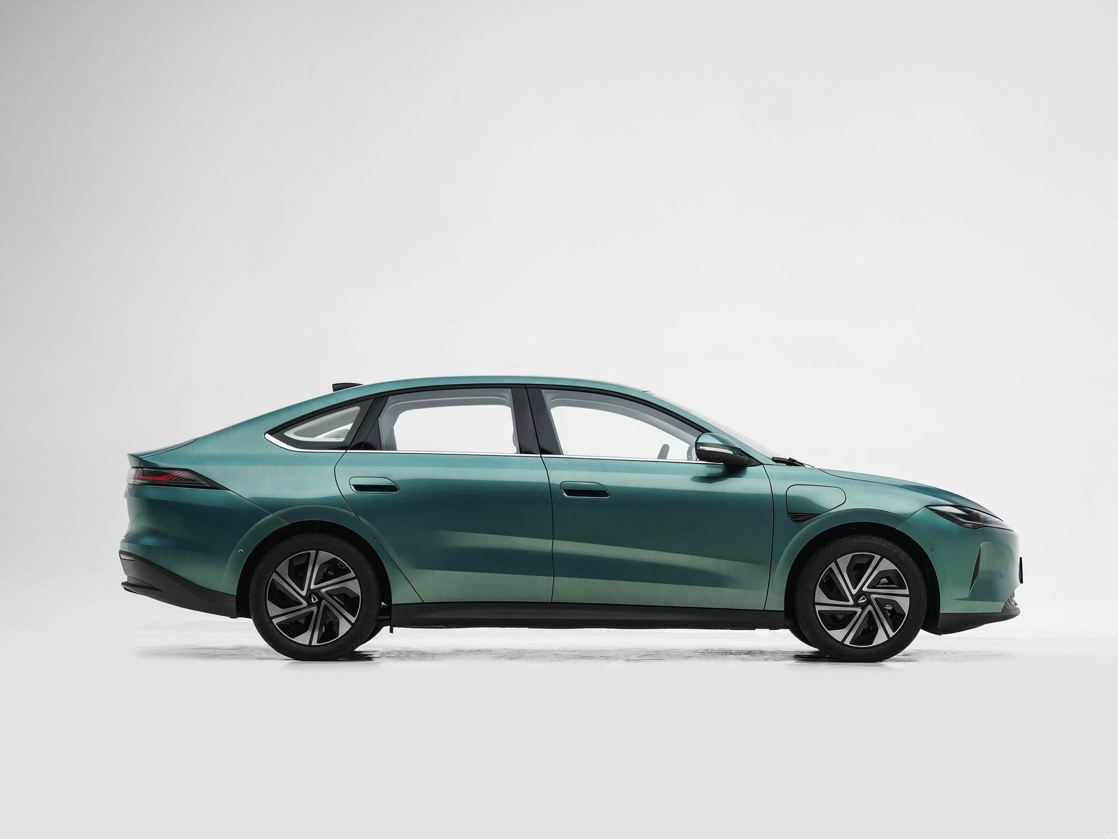 Jetta M6 EV 2026 — экстерьер, вид сбоку, рынок China