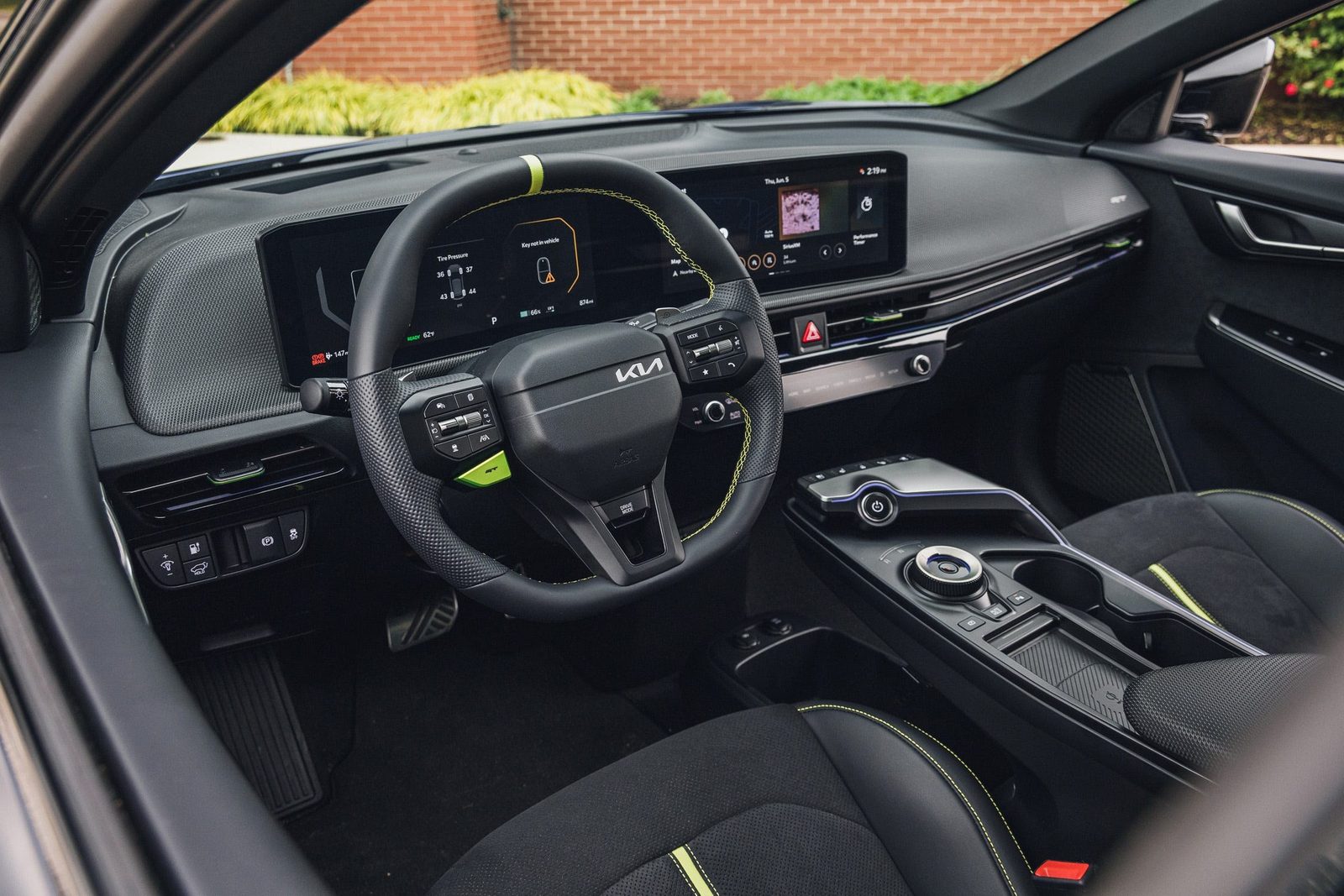 Kia EV6 2023 — главное фото модели, интерьер, передняя панель, рынок internal_mvp