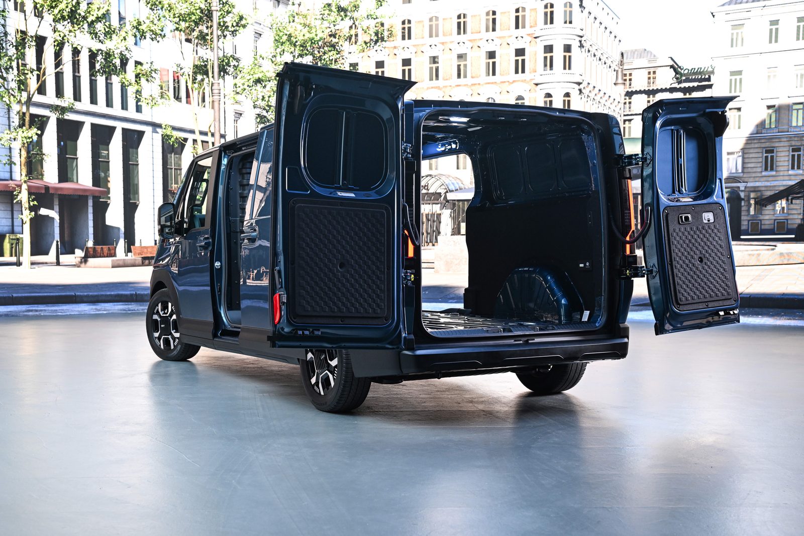 Kia PV7 2026 — экстерьер, cargo rear doors open, рынок EU / global