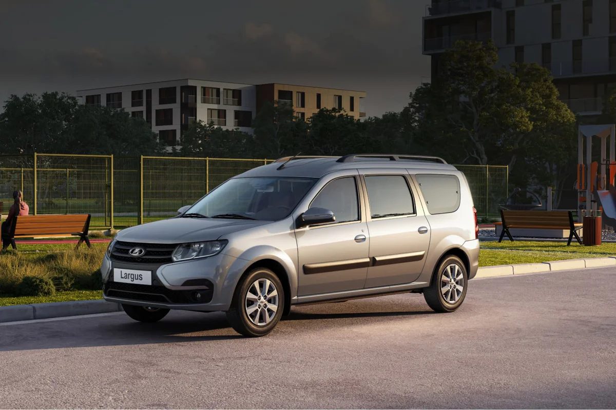 LADA e-Largus Passenger 2024 — экстерьер, side 3q platform reference
