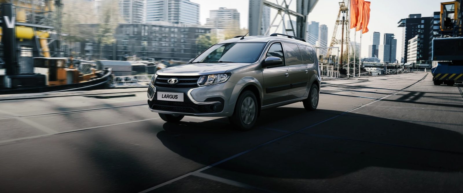 LADA e-Largus Van 2024 — экстерьер, front 3q city, рынок Russia