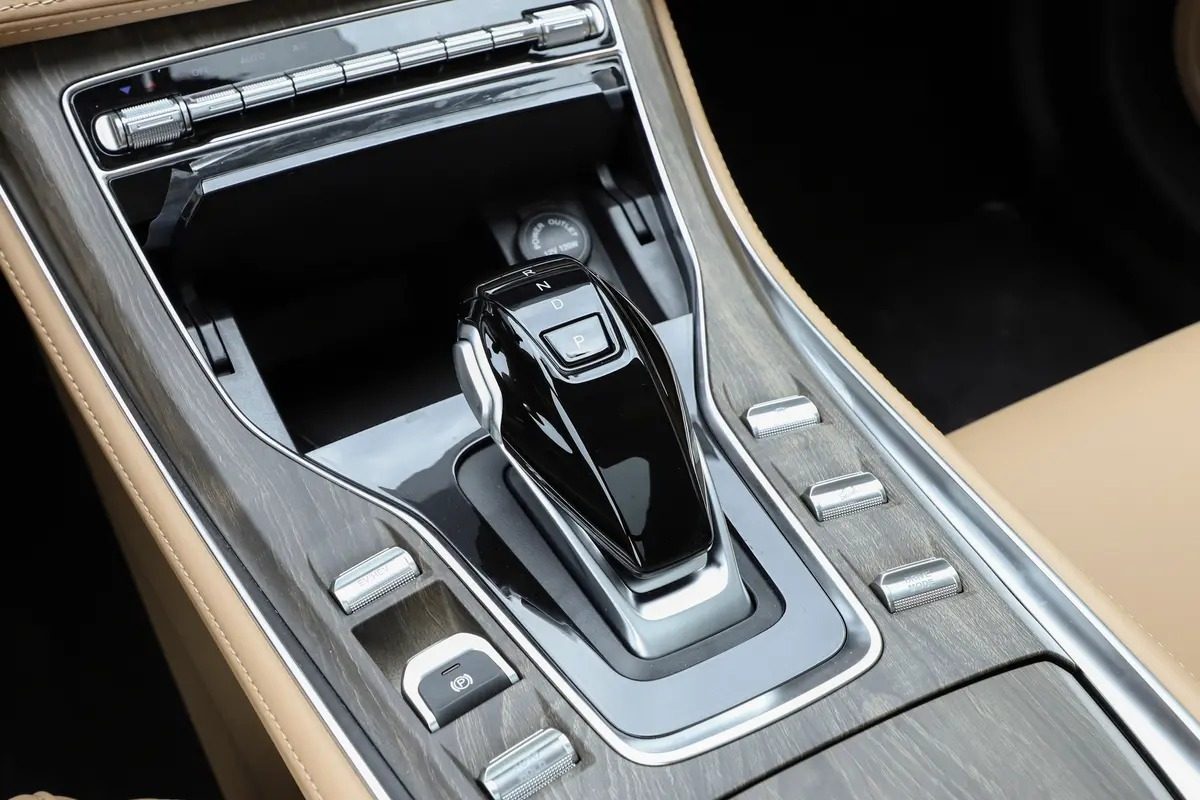 Landian E5 PHEV 2025 — интерьер, center console, рынок internal_mvp