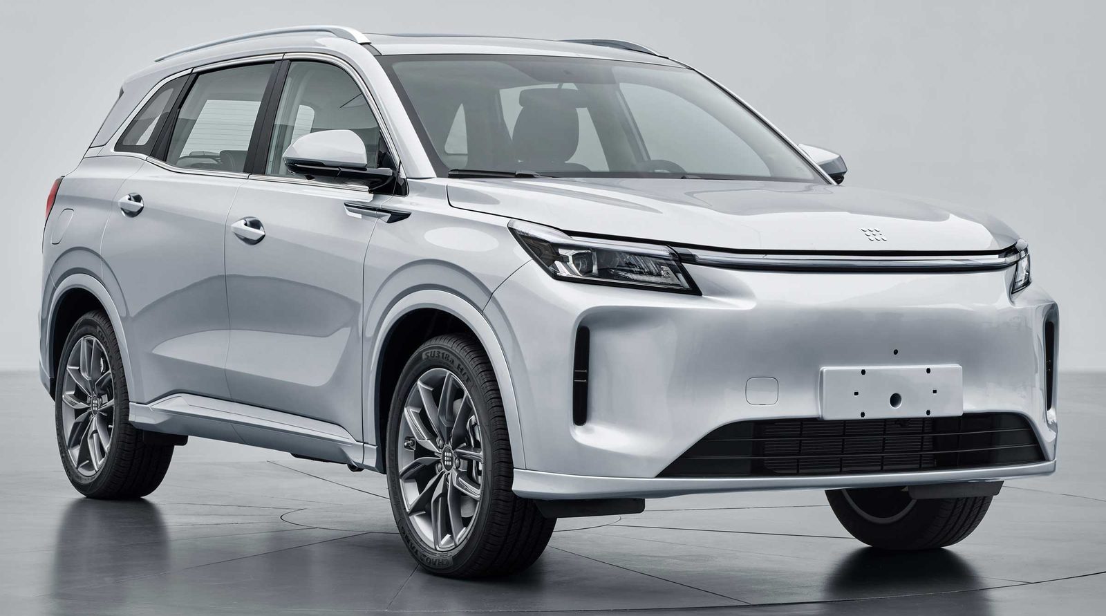 Landian E5 Plus PHEV 2026 — главное фото модели, экстерьер, вид спереди 3/4, рынок internal_mvp