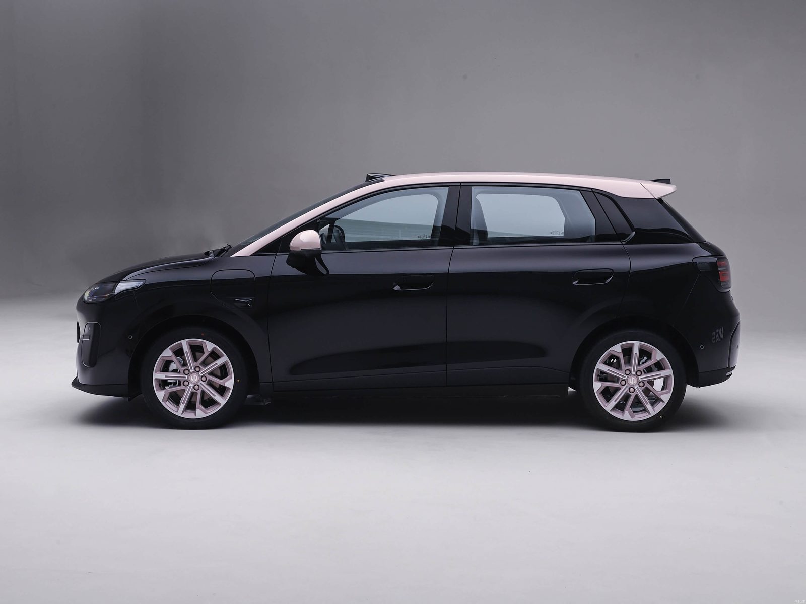 Leapmotor A05 / A05s EV — экстерьер, side profile live, рынок China