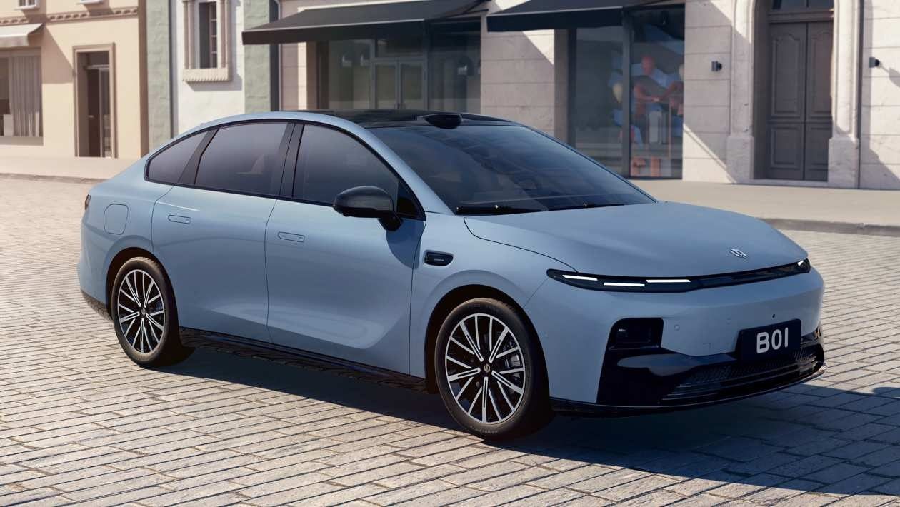 Leapmotor B01 EV 2025 — экстерьер, вид спереди 3/4, рынок internal_mvp