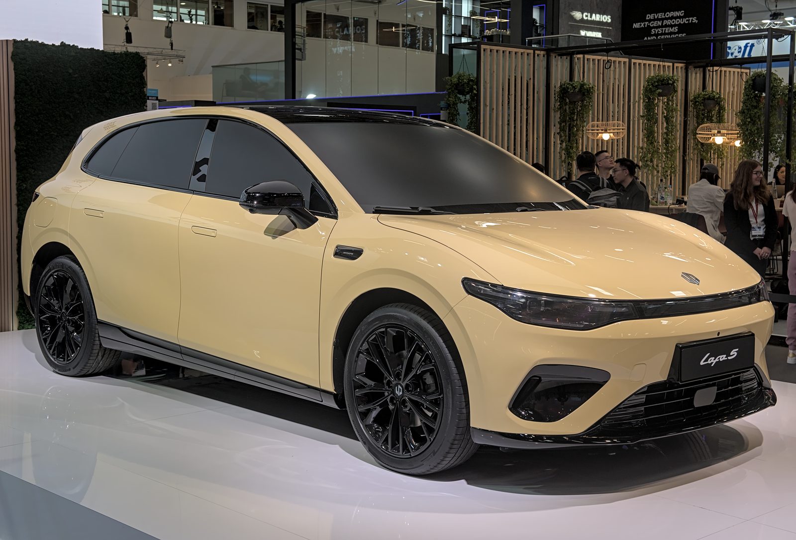 Leapmotor B05 / Lafa 5 EV 2025 — экстерьер, вид сзади 3/4, рынок internal_mvp