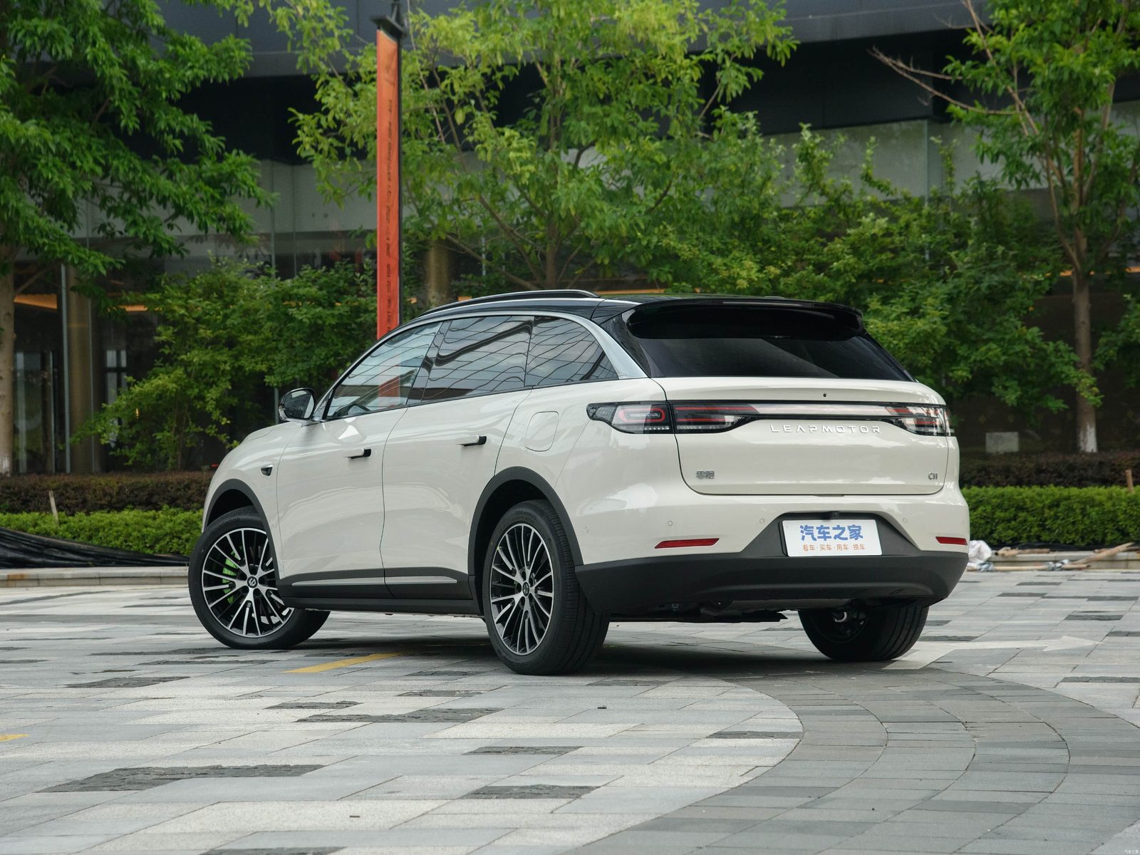 Leapmotor C11 EREV 2025 — экстерьер, rear three quarter live, рынок China