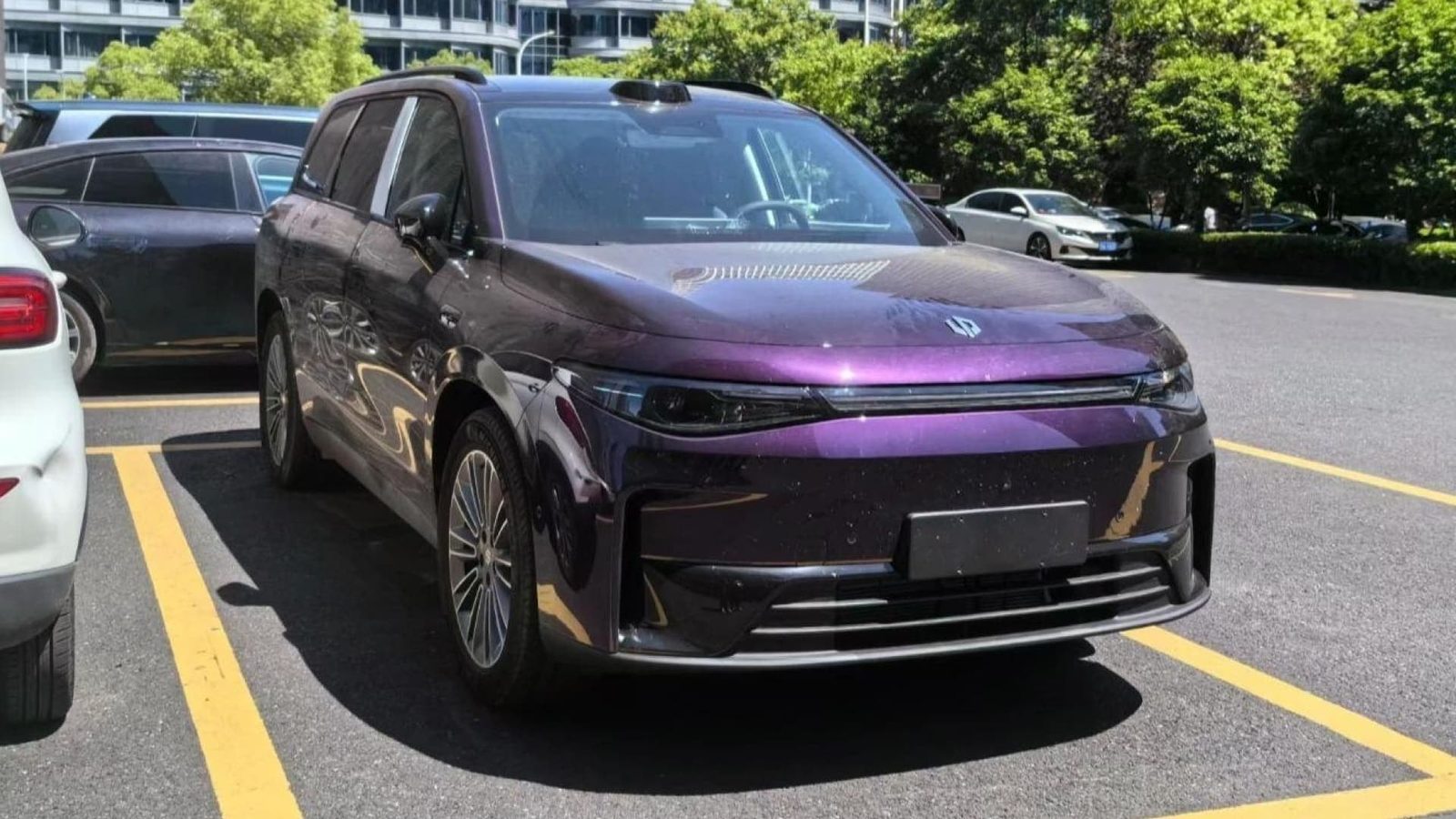 Leapmotor C16 BEV 2025 — экстерьер, вид спереди 3/4