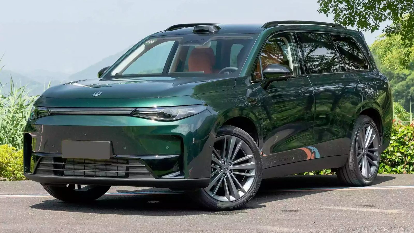 Leapmotor C16 EREV 2025 — экстерьер, вид спереди 3/4