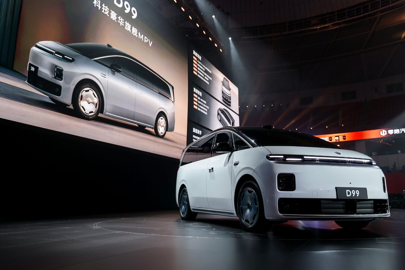 Leapmotor D99 MPV 2025 — экстерьер, front 3q show