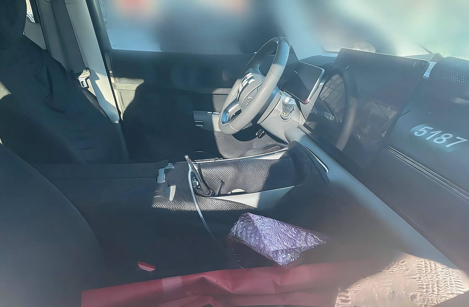 Leapmotor D99 MPV 2025 — главное фото модели, интерьер, передняя панель, рынок internal_mvp