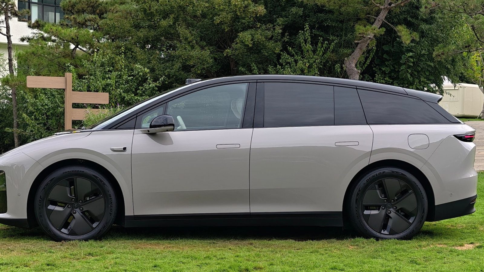 Li Auto i6 2025 — экстерьер, вид сбоку