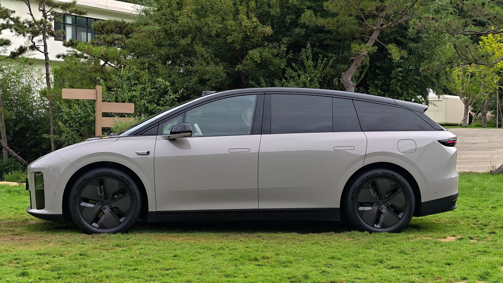 Li Auto i6 2025 — экстерьер, вид спереди 3/4, рынок internal_mvp