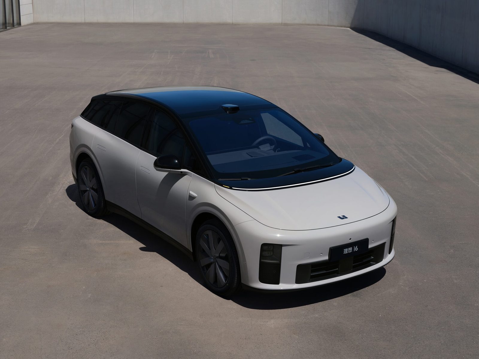 Li Auto i6 2025 — экстерьер, вид спереди 3/4, рынок China