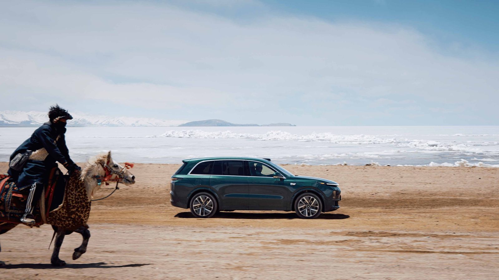 Li Auto L8 Livis 2026 — экстерьер, beach travel side