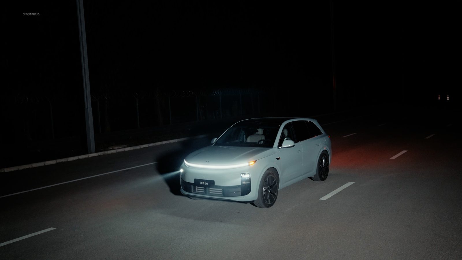 Li Auto L9 Livis 2026 — экстерьер, night front light, рынок internal_mvp