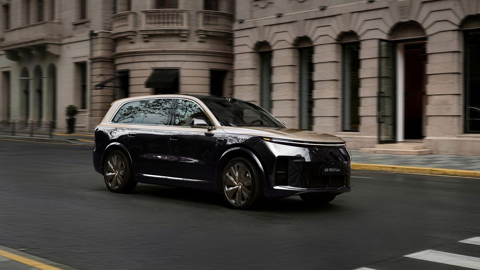 Li Auto L9 Livis 2026 — экстерьер, front 3q motion, рынок china