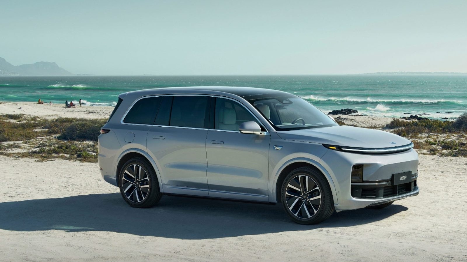 Li Auto L9 2022 — экстерьер, front three quarter beach tight
