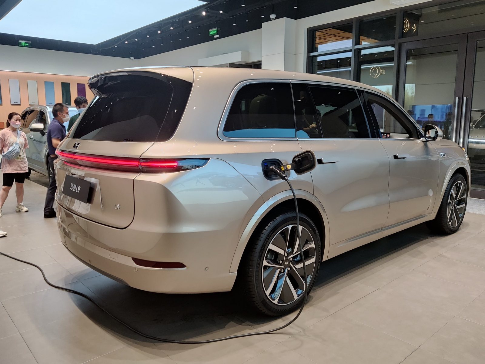 Li Auto L9 2022 — экстерьер, вид сбоку, рынок China