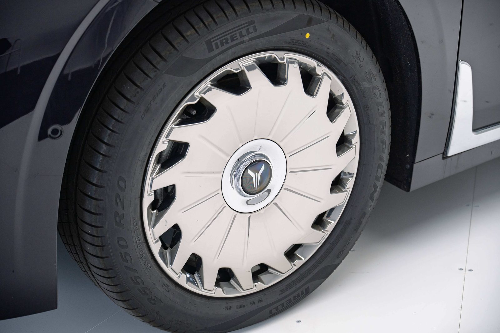 Lorinser Dreamer Shanhe Four-seat High-roof 2026 — экстерьер, wheel detail