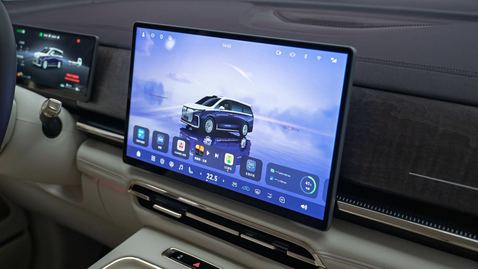 Lorinser Dreamer Shanhe Four-seat High-roof 2026 — интерьер, dashboard infotainment