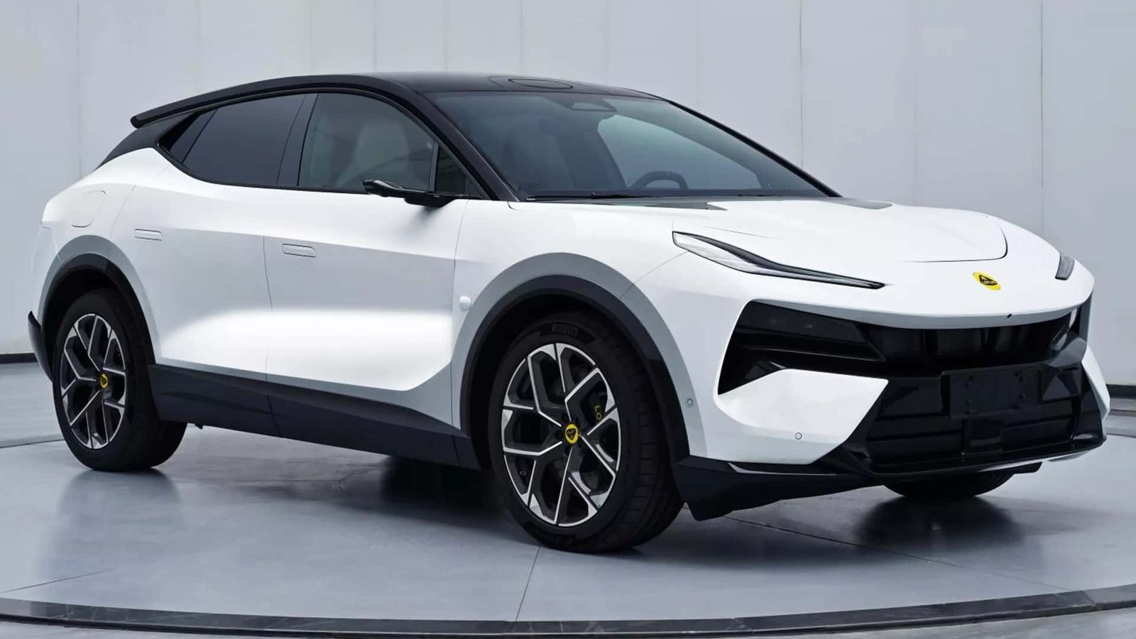 Lotus For Me / Eletre X 2026 — главное фото модели, экстерьер, вид спереди 3/4, рынок internal_mvp