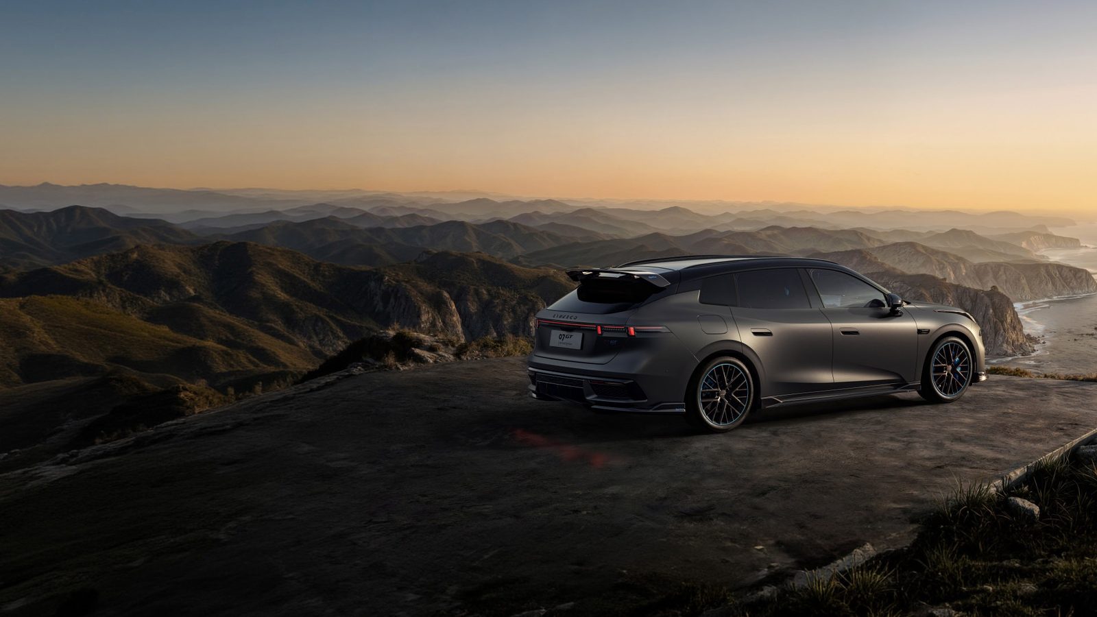Lynk & Co 07 GT EM-P 2026 — экстерьер, rear three quarter mountain, рынок China official pre-sale