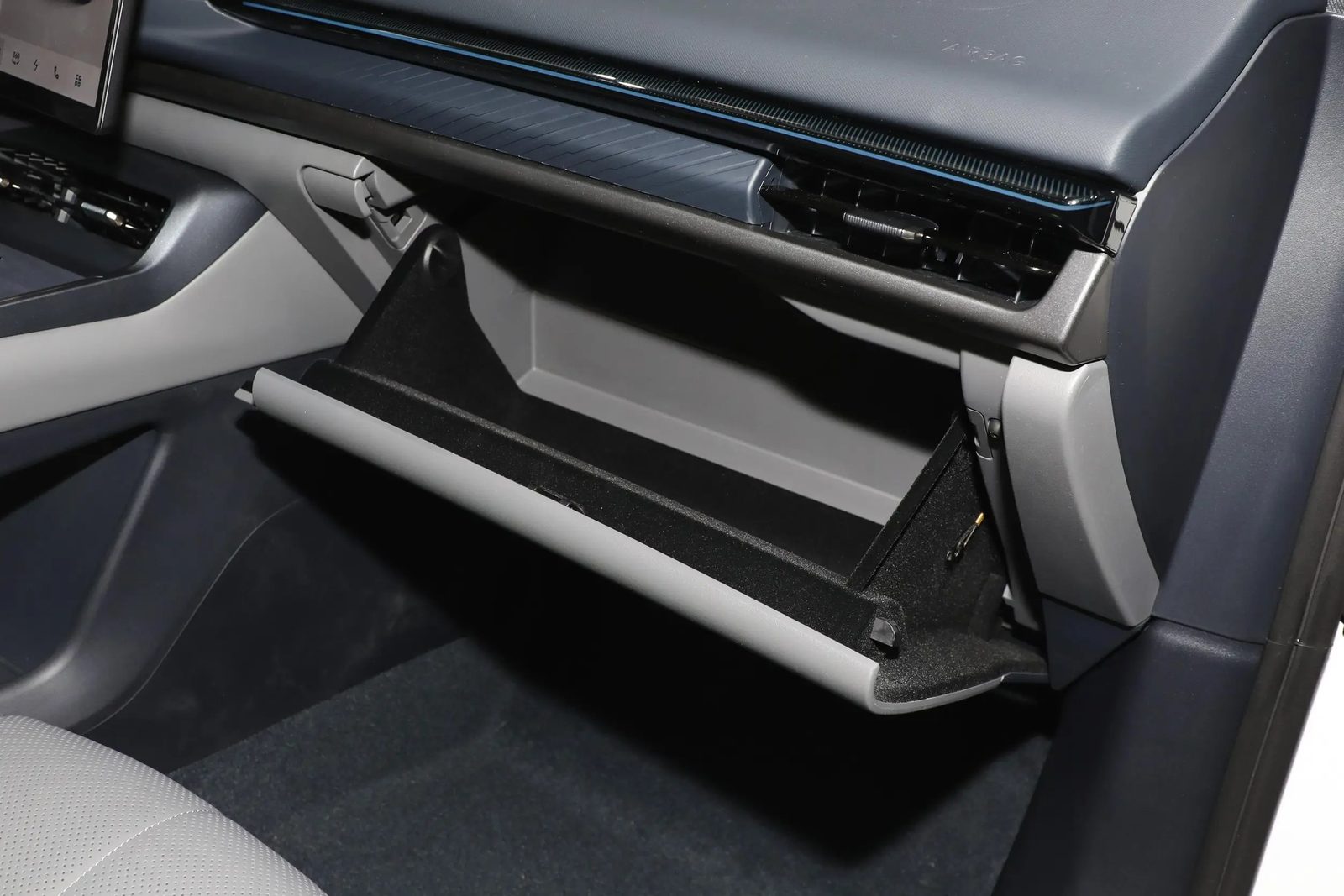 Lynk & Co 07 GT EM-P 2026 — интерьер, второй ряд сидений, рынок internal_mvp