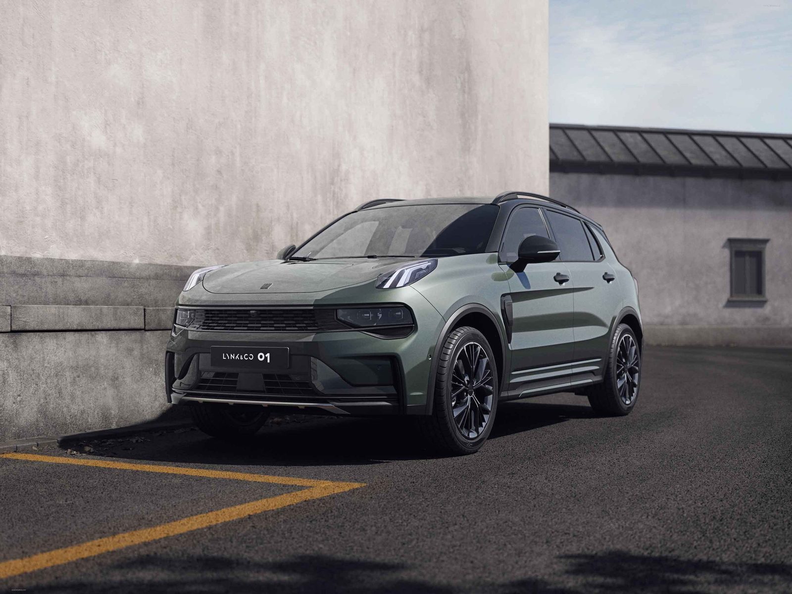 Lynk & Co 01 2025 — главное фото модели, экстерьер, вид спереди 3/4, рынок internal_mvp